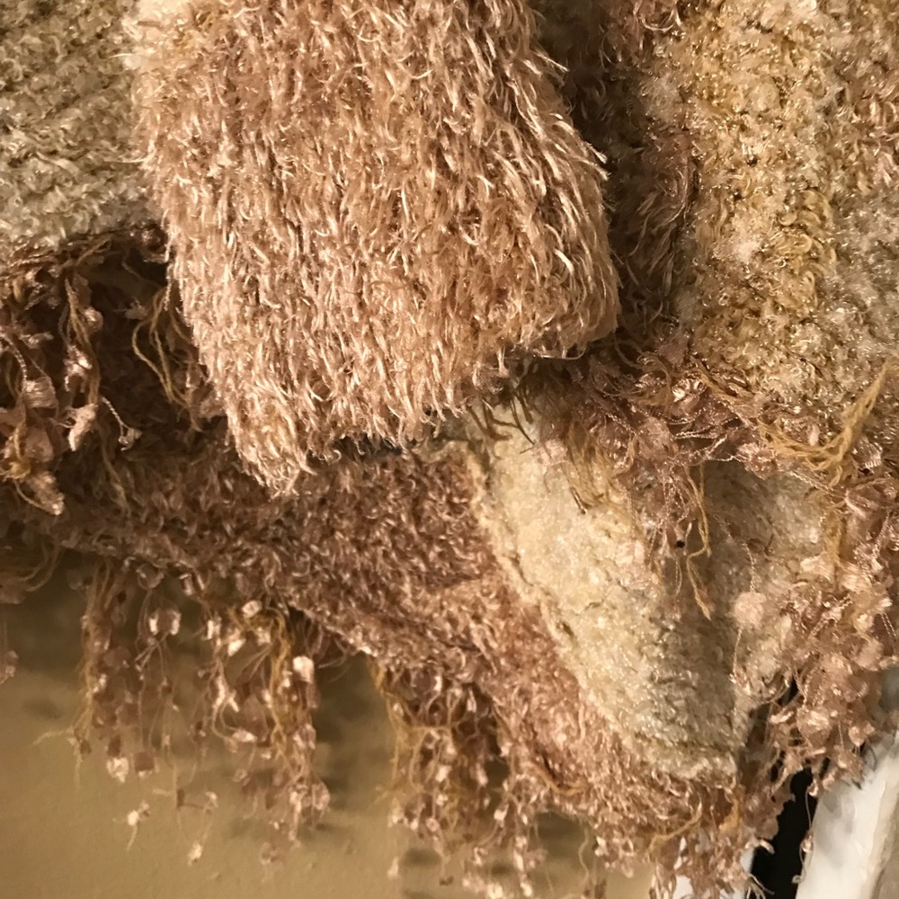 Poncho - Picture 4 of 8